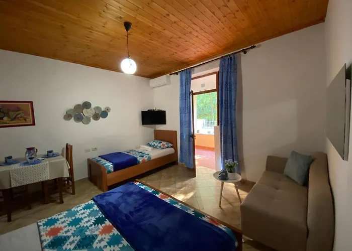 Ramo's Charming With Sunlit Veranda - 2nd Apartment *