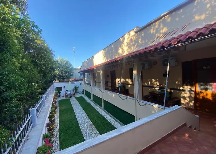 Ramo's Charming With Sunlit Veranda - 2nd Apartment Vlore