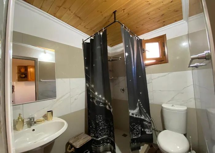 Ramo's Charming With Sunlit Veranda - 2nd Apartment *