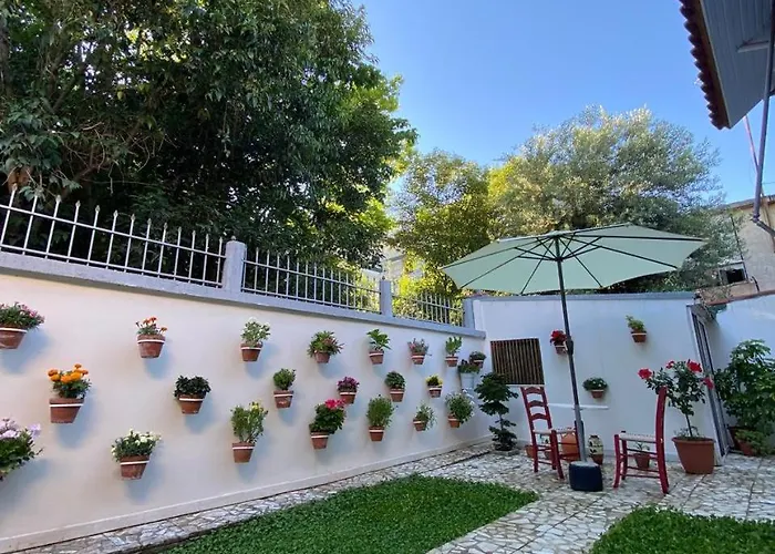 Ramo's Charming With Sunlit Veranda - 2nd