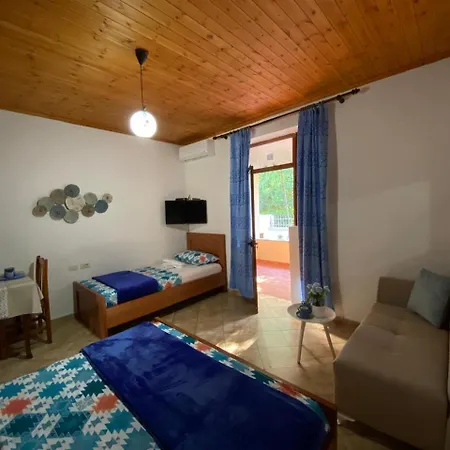 Ramo's Charming With Sunlit Veranda - 2nd Apartment *