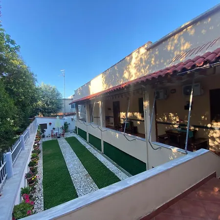 Ramo's Charming With Sunlit Veranda - 2nd Apartment Vlore
