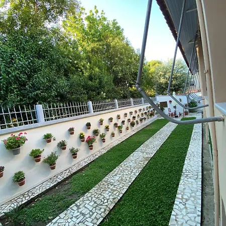 Apartment Ramo's Charming With Sunlit Veranda - 2nd Vlore