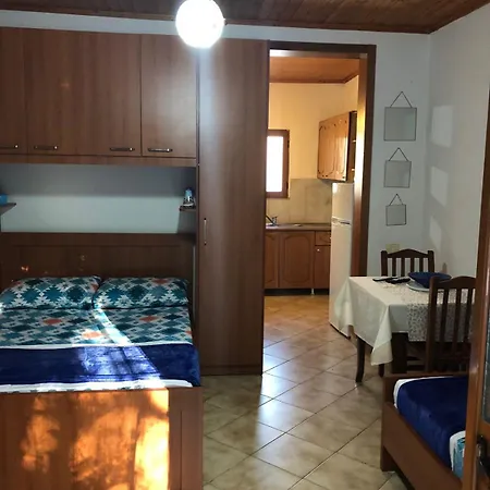 Apartment Ramo's Charming With Sunlit Veranda - 2nd Vlore