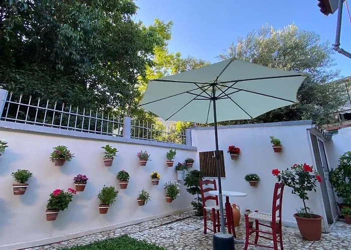 Apartamento Ramo's Charming With Sunlit Veranda - 2nd *