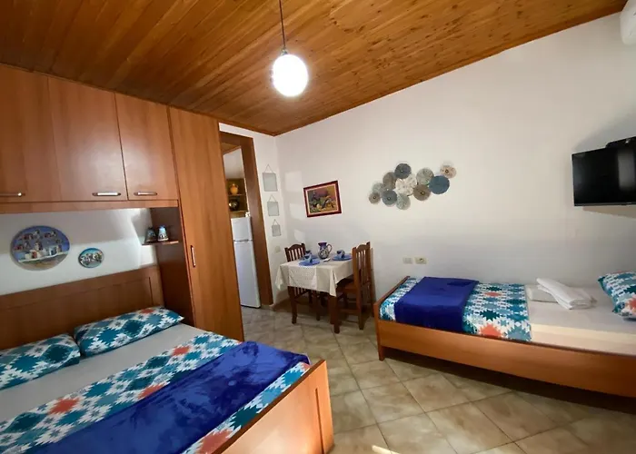 Ramo's Charming With Sunlit Veranda - 2nd